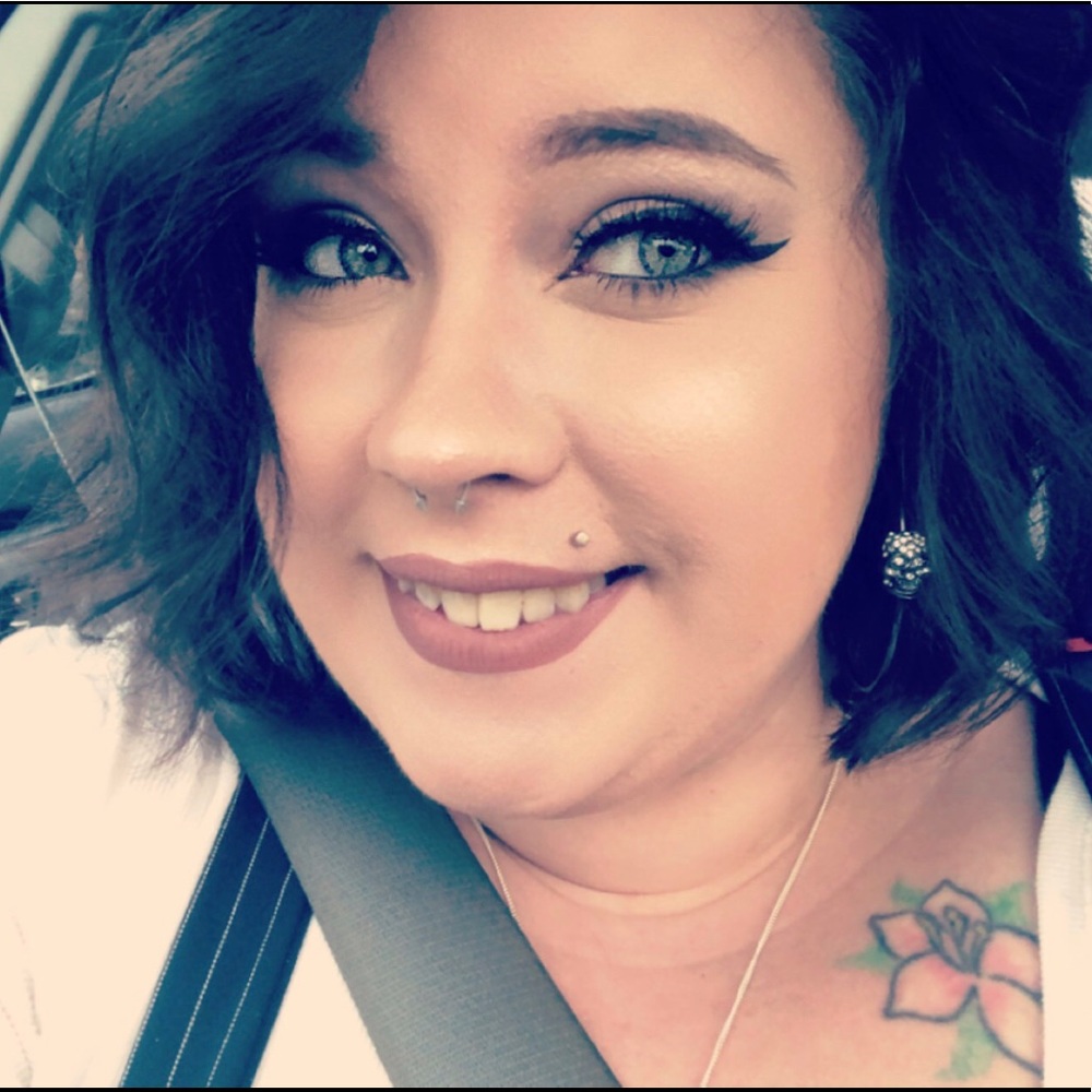 Meet your Posher, Elyse